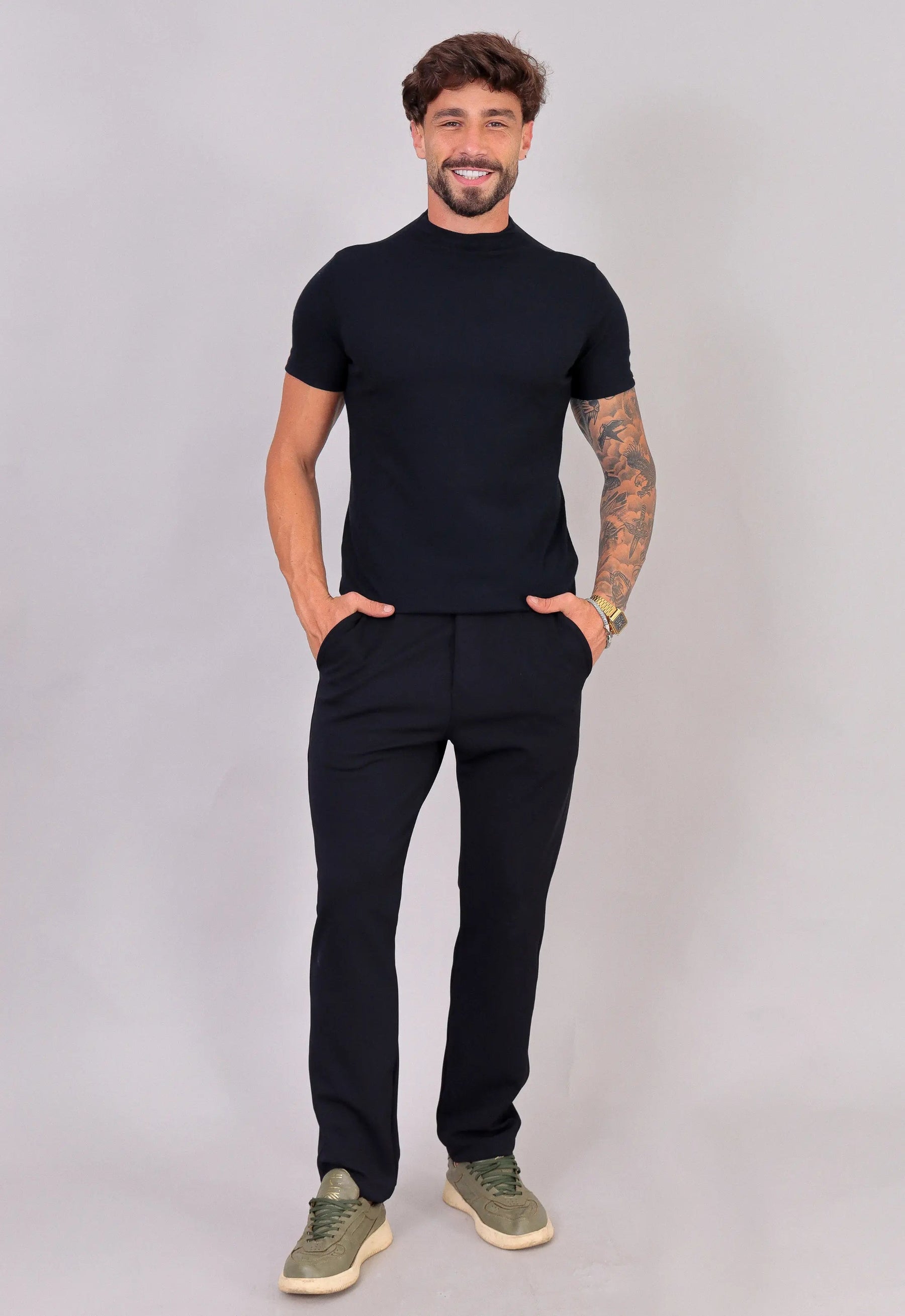 Camiseta Slim Gola Média Preta